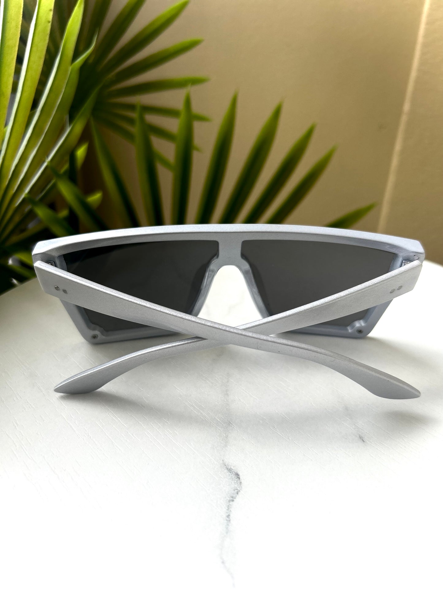 Ali’s Platinum Knockout Shades Oversized Futuristic Men’s Sunglasses UV Protection Bold Silver & Black Fashion Retro Street Eyewear