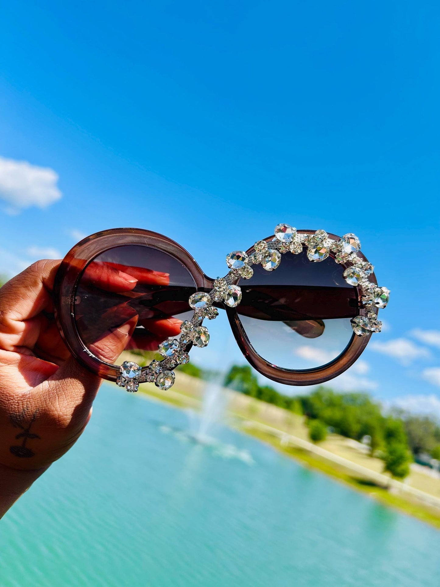 Blinged Out Shades Oversized Round Bold Brown Sunglasses Crystal Sparkle Rhinestone Luxury Frames|Trendy Summer Beach Eyewear UV Protection