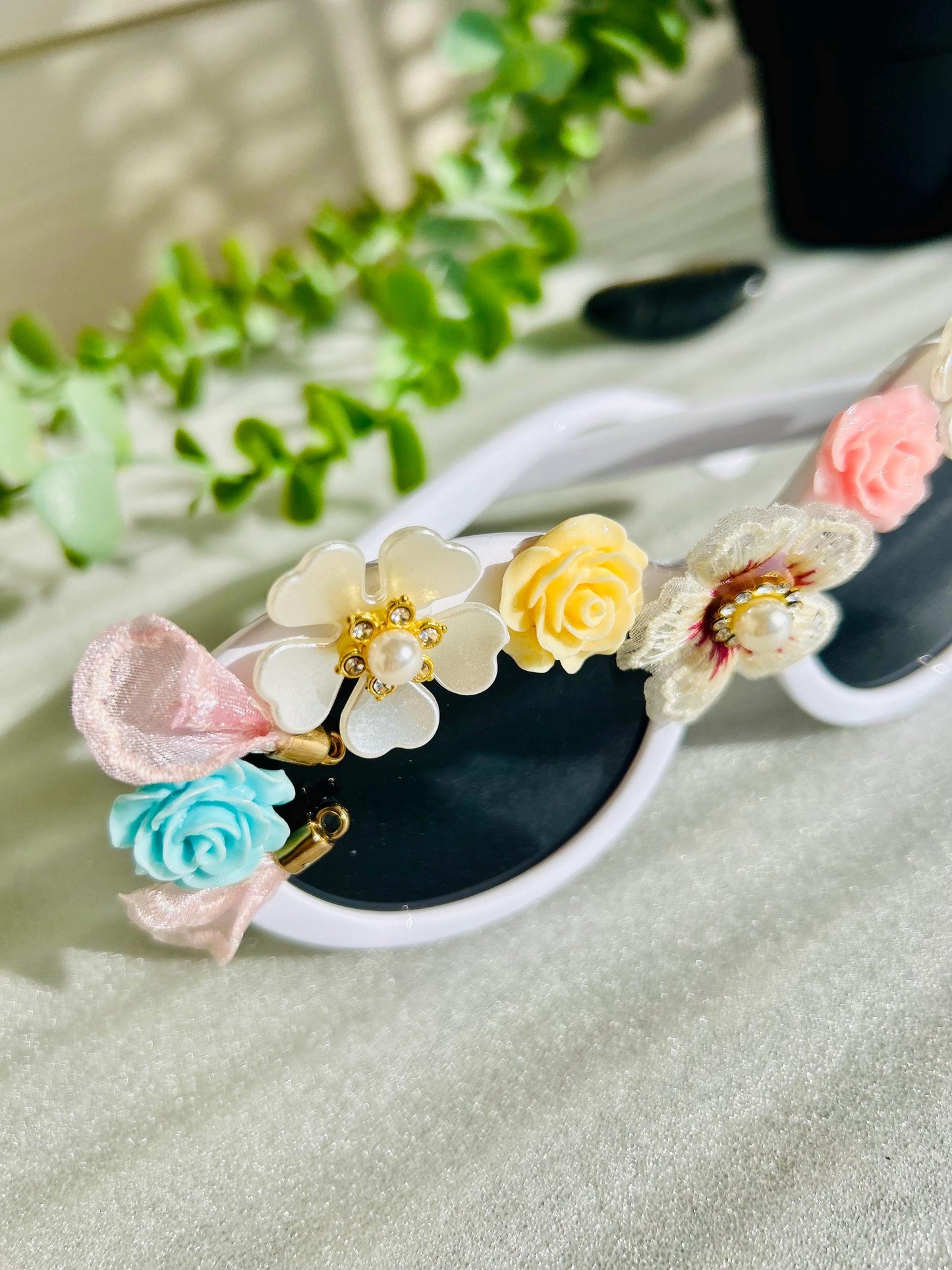 Spring Shades Oversized Round Bold Black Sunglasses Spring Flowers Luxury Frames|Trendy Summer Beach Eyewear UV Protection