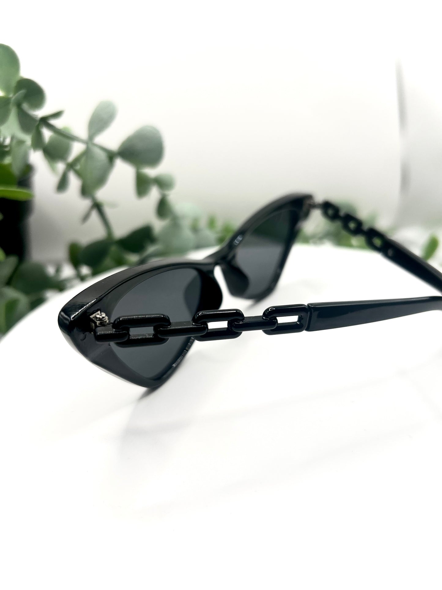 Beetlejuice Bae-Cat Eye Sunglasses Bold Black & White Stripes Shades, Retro Vintage 50’s 60s Pin-Up Fashion Frames for Summer Beach